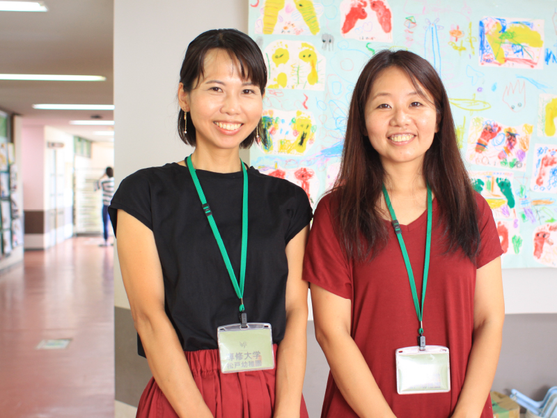 左から若林さん、松本さん。お二人とも専修大学松戸幼稚園の教育方針を気に入って入園を決めたそうです。